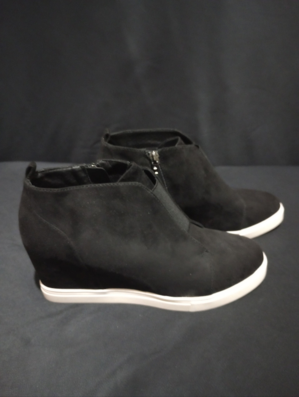 Shoes - Picture 2 of 6